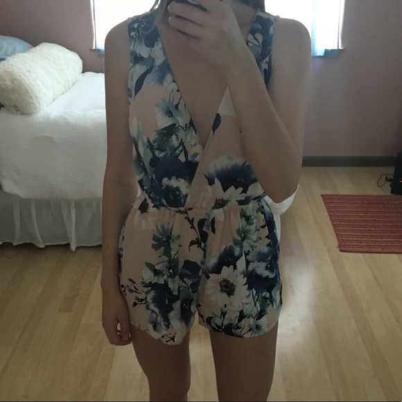 Floral romper with tie back - Picture 4 of 5